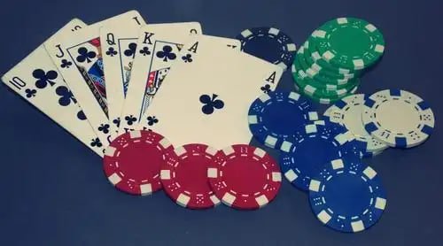 Mobile phone displaying ceriabet login Three Card Poker table interface with chat and controls